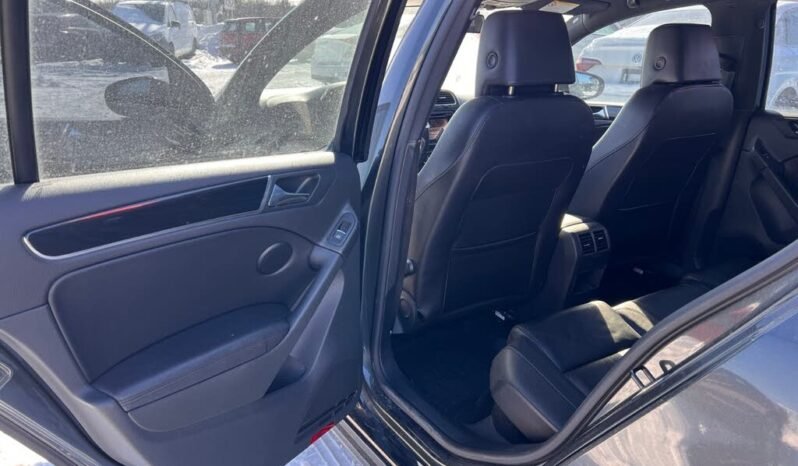 
								2011 Volkswagen Golf GTI full									