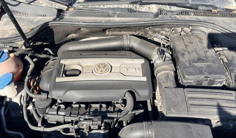 
								2011 Volkswagen Golf GTI full									