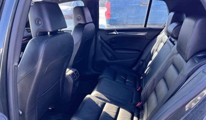 
								2011 Volkswagen Golf GTI full									