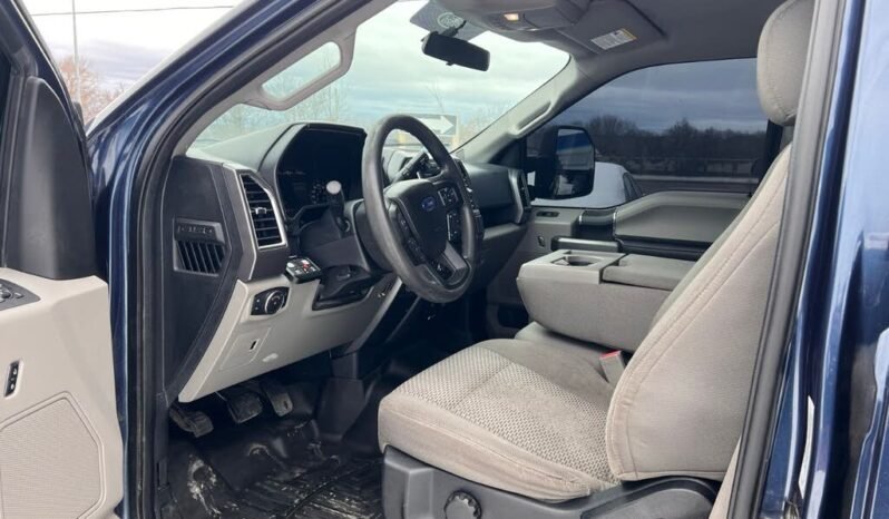 
								2016 Ford F-150 XLT Super Crew 4WD full									