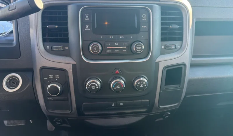 
								2017 Ram 1500 ST Quad Cab 4WD full									