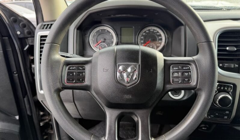 
								2017 Ram 1500 ST Quad Cab 4WD full									