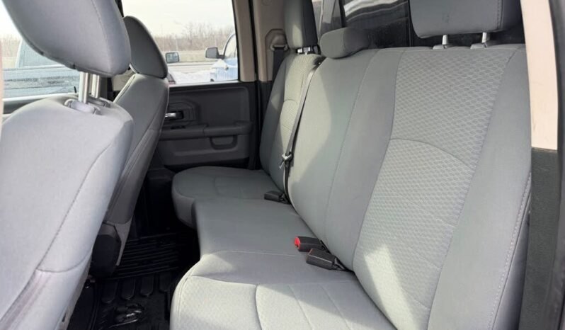 
								2017 Ram 1500 ST Quad Cab 4WD full									