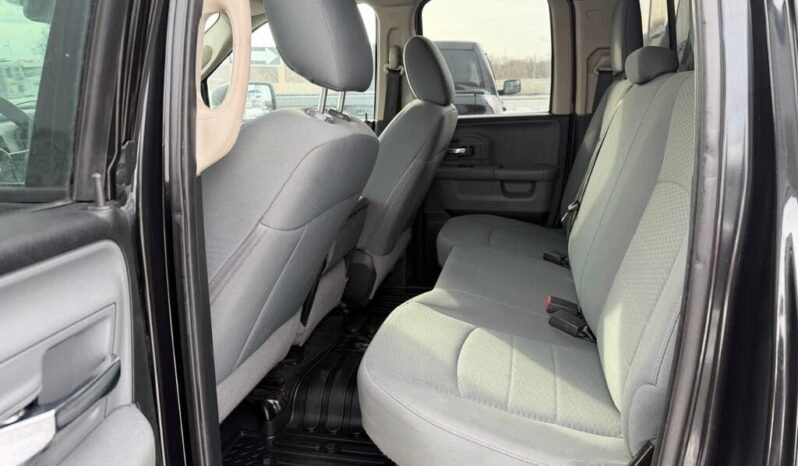 
								2017 Ram 1500 ST Quad Cab 4WD full									