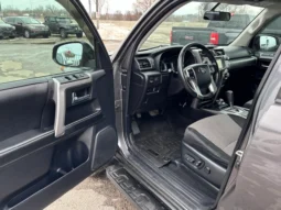 
										2014 Toyota 4Runner SR5 4WD full									