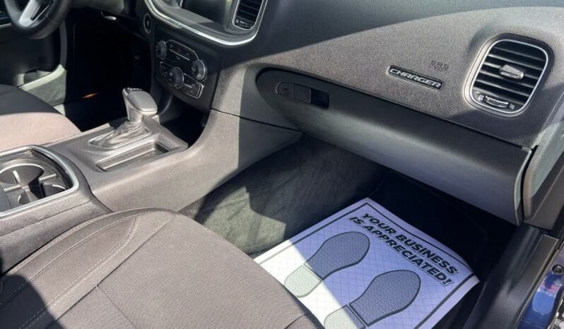 
								2015 Dodge Charger SXT RWD full									