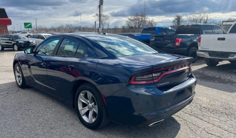 
								2015 Dodge Charger SXT RWD full									