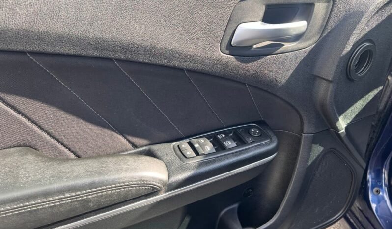 
								2015 Dodge Charger SXT RWD full									