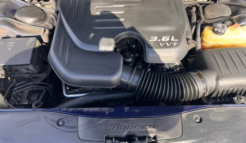 
								2015 Dodge Charger SXT RWD full									