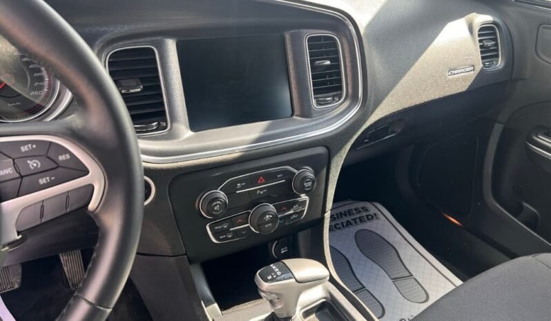 
								2015 Dodge Charger SXT RWD full									