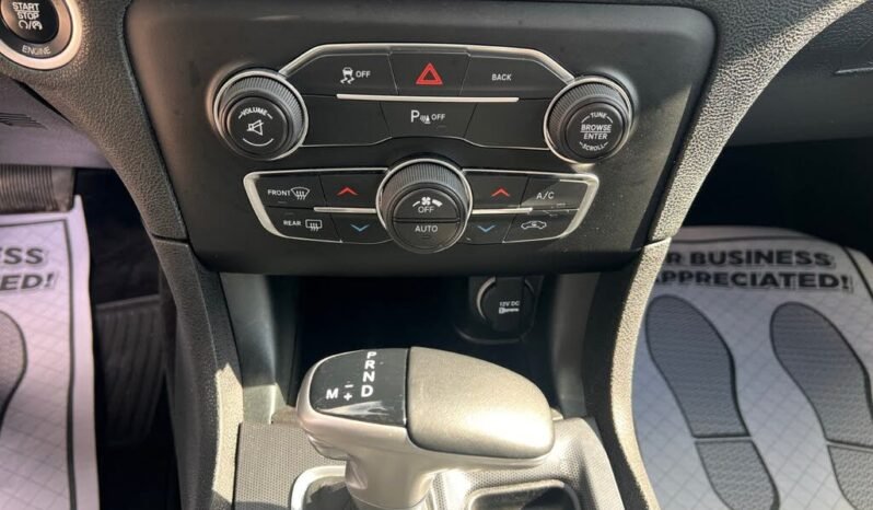 
								2015 Dodge Charger SXT RWD full									