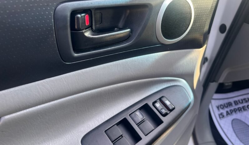 
								2015 Toyota Tacoma 4WD Double Cab V6 Auto full									