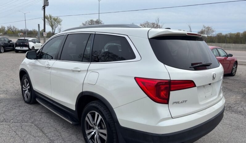 
								2017 Honda Pilot 4WD EX-L with DVD Rear Entertainment System full									