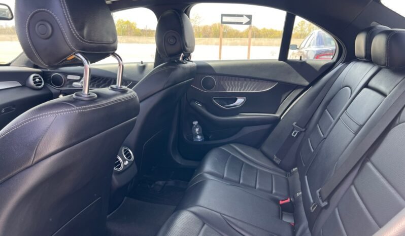 
								2016 Mercedes-Benz C-Class C 300 4MATIC Sedan full									
