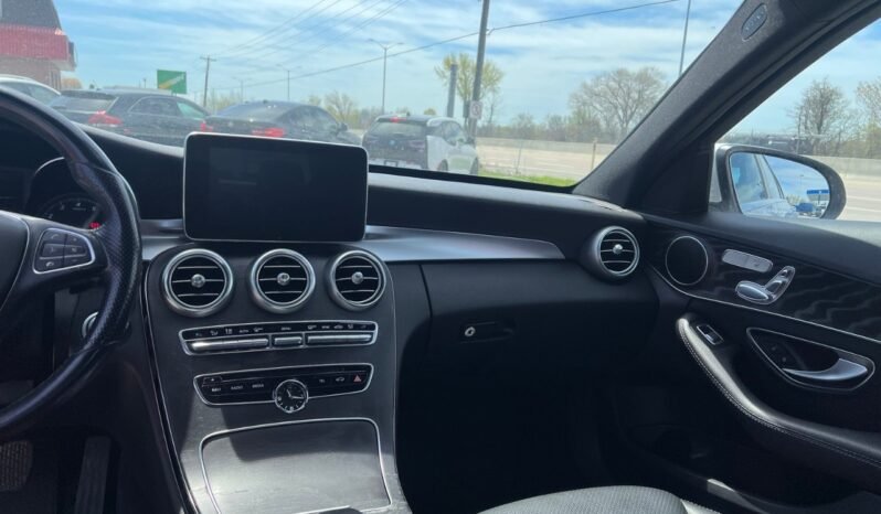 
								2016 Mercedes-Benz C-Class C 300 4MATIC Sedan full									