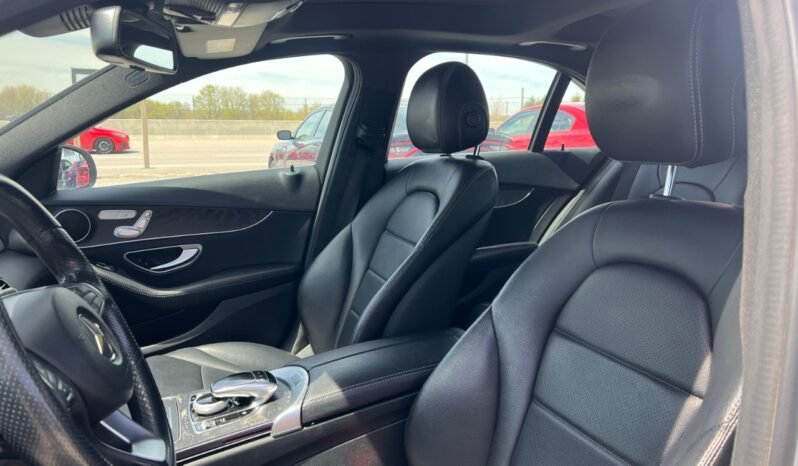 
								2016 Mercedes-Benz C-Class C 300 4MATIC Sedan full									