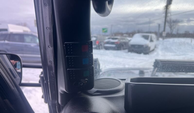 
								2017 Jeep Wrangler 4WD 2dr Sport full									