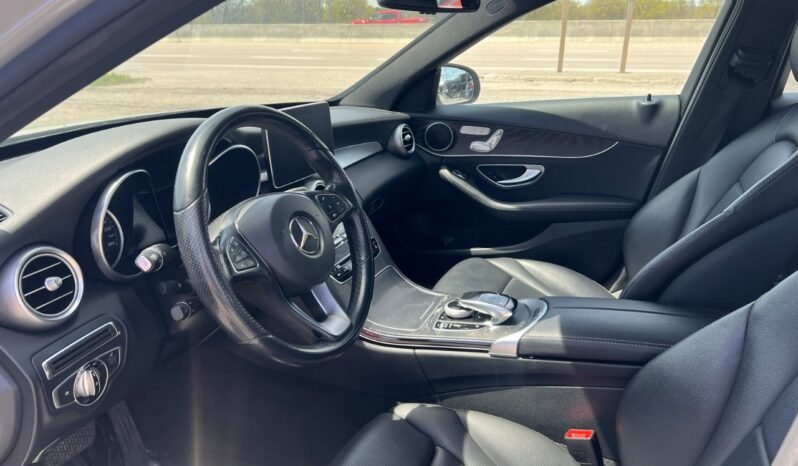 
								2016 Mercedes-Benz C-Class C 300 4MATIC Sedan full									