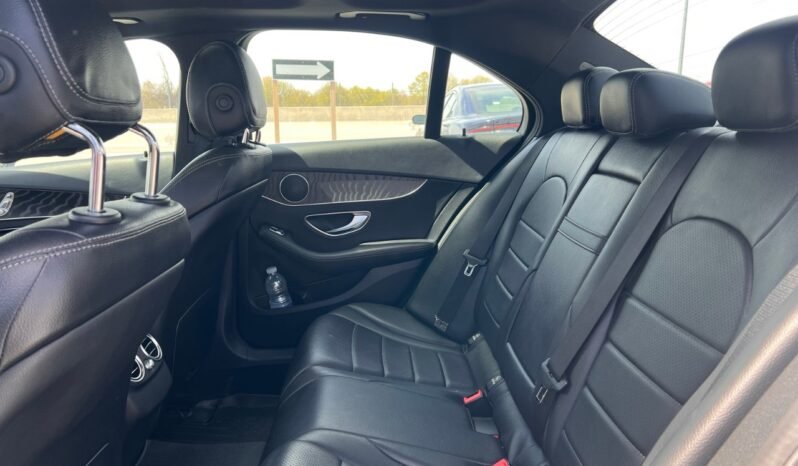 
								2016 Mercedes-Benz C-Class C 300 4MATIC Sedan full									