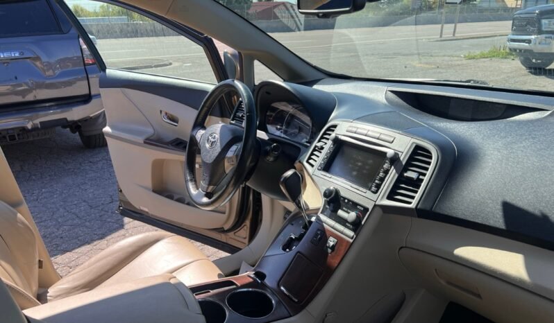 
								2011 Toyota Venza 4dr Wgn V6 AWD full									