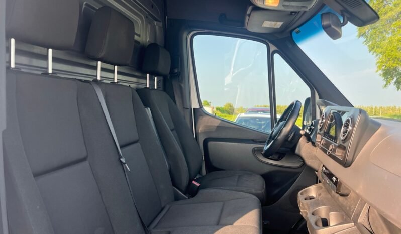 
								2019 Mercedes-Benz Sprinter Cargo Van 2500 Standard Roof V6 144″ full									