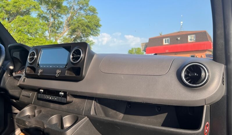 
								2019 Mercedes-Benz Sprinter Cargo Van 2500 Standard Roof V6 144″ full									