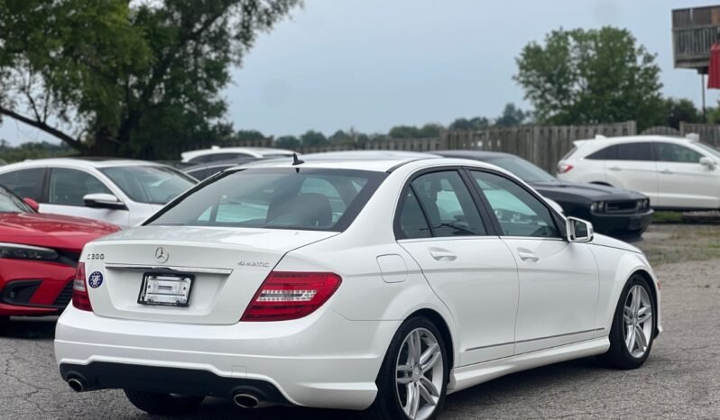 
								2013 Mercedes-Benz C-Class C 300 4MATIC Sedan full									