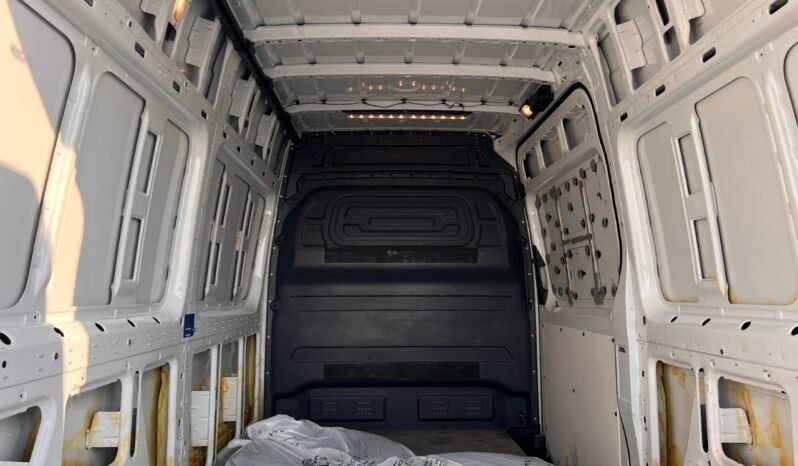 
								2019 Mercedes-Benz Sprinter Cargo Van 2500 Standard Roof V6 144″ full									