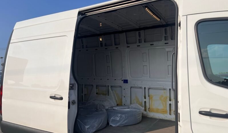 
								2019 Mercedes-Benz Sprinter Cargo Van 2500 Standard Roof V6 144″ full									