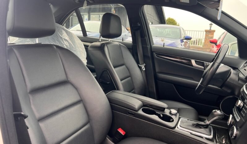 
								2013 Mercedes-Benz C-Class C 300 4MATIC Sedan full									