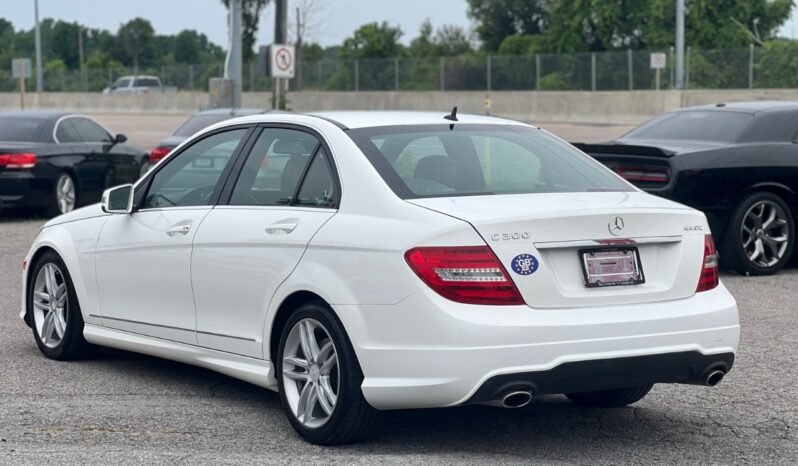 
								2013 Mercedes-Benz C-Class C 300 4MATIC Sedan full									