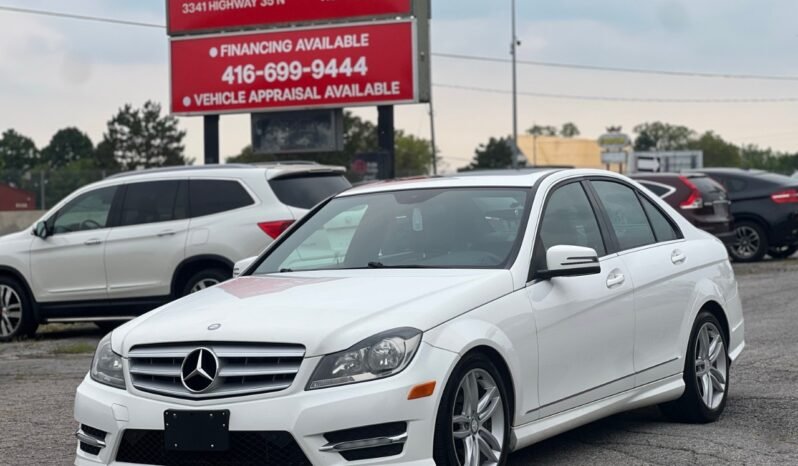 
								2013 Mercedes-Benz C-Class C 300 4MATIC Sedan full									