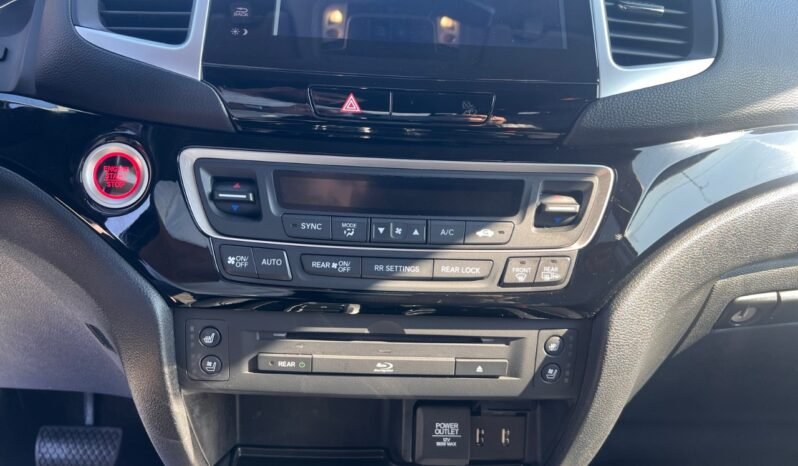 
								2017 Honda Pilot 4WD Touring full									