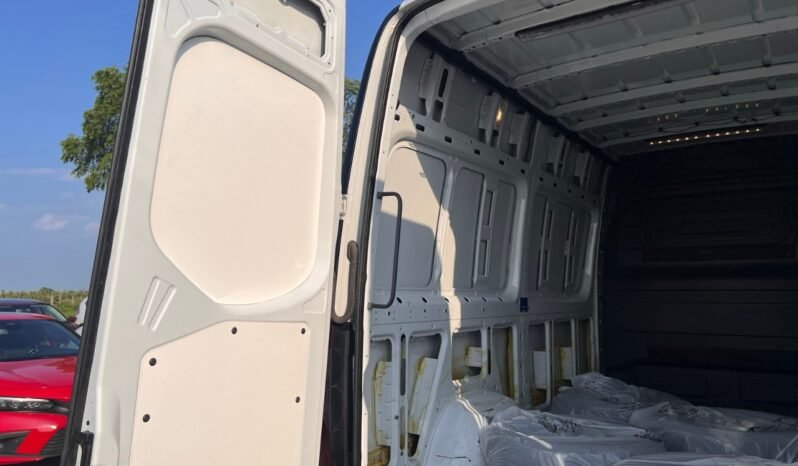 
								2019 Mercedes-Benz Sprinter Cargo Van 2500 Standard Roof V6 144″ full									