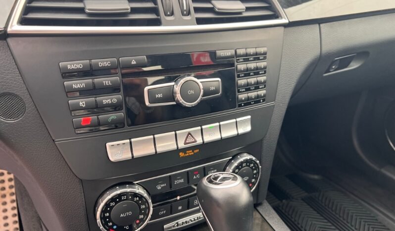 
								2013 Mercedes-Benz C-Class C 300 4MATIC Sedan full									