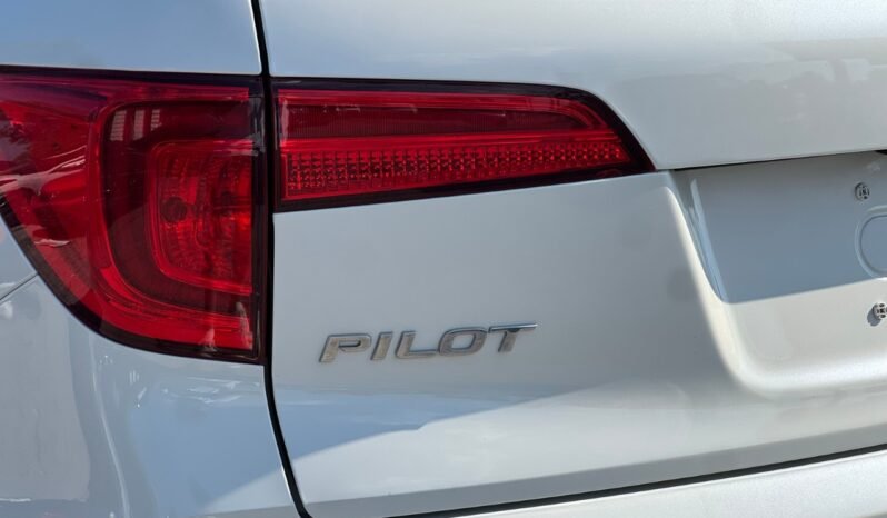 
								2017 Honda Pilot 4WD Touring full									