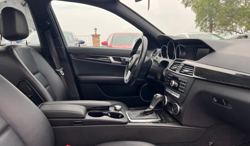
								2013 Mercedes-Benz C-Class C 300 4MATIC Sedan full									