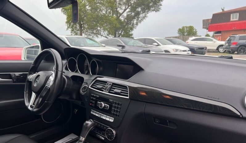
								2013 Mercedes-Benz C-Class C 300 4MATIC Sedan full									