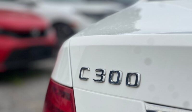 
								2013 Mercedes-Benz C-Class C 300 4MATIC Sedan full									