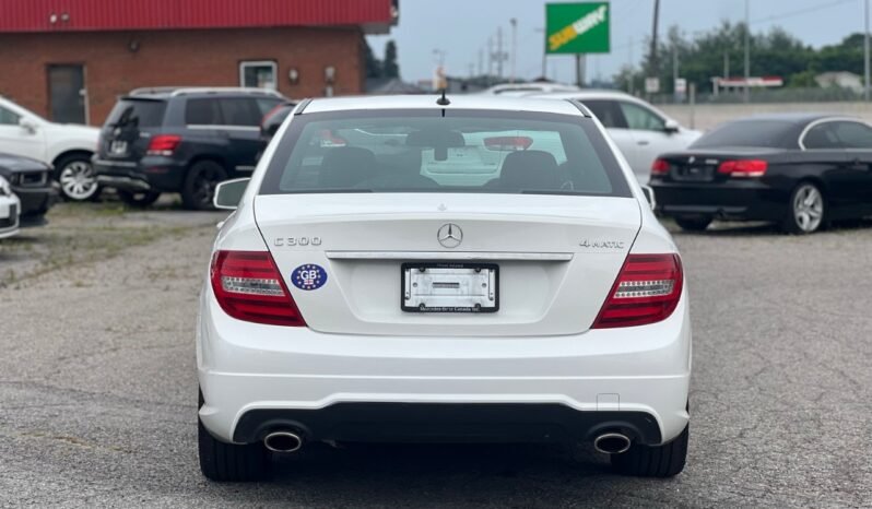 
								2013 Mercedes-Benz C-Class C 300 4MATIC Sedan full									