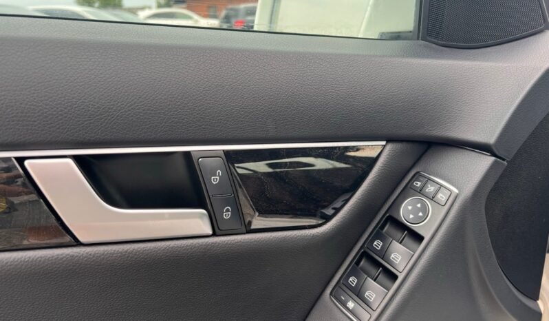
								2013 Mercedes-Benz C-Class C 300 4MATIC Sedan full									