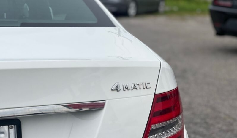 
								2013 Mercedes-Benz C-Class C 300 4MATIC Sedan full									