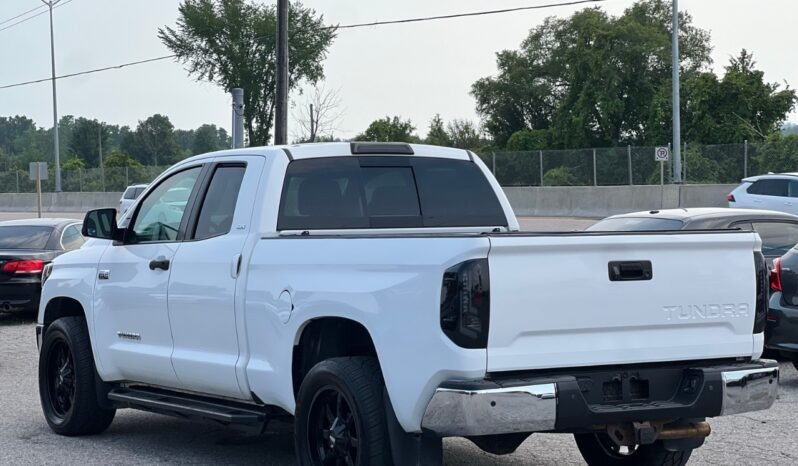 
								2017 Toyota Tundra 4WD Double Cab Standard Bed 5.7L SR5 Plus full									