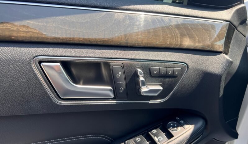 
								2014 Mercedes-Benz E-Class E 300 4MATIC Sedan full									