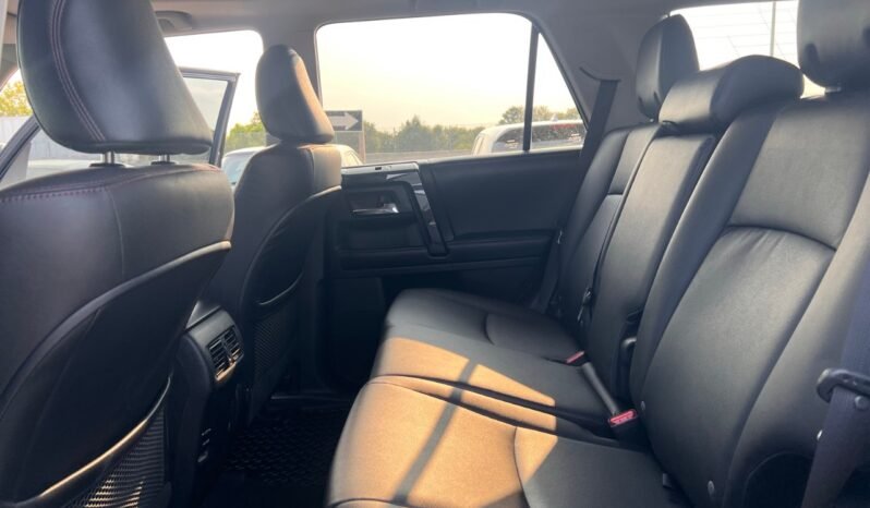 
								2017 Toyota 4Runner 4WD 4dr V6 SR5 full									