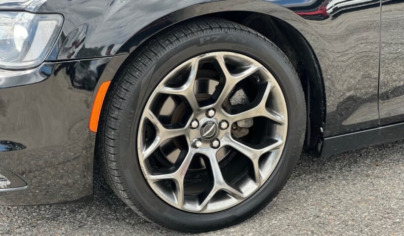
								2016 Chrysler 300 4dr Sdn 300S RWD full									