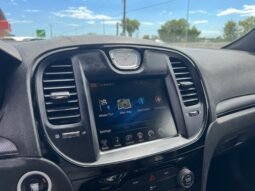 
										2016 Chrysler 300 4dr Sdn 300S RWD full									