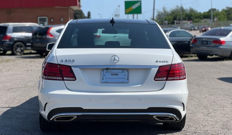 
								2014 Mercedes-Benz E-Class E 300 4MATIC Sedan full									