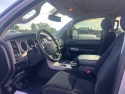 
										2010 Toyota Tundra 4WD Crewmax Short Bed 5.7L SR5 full									