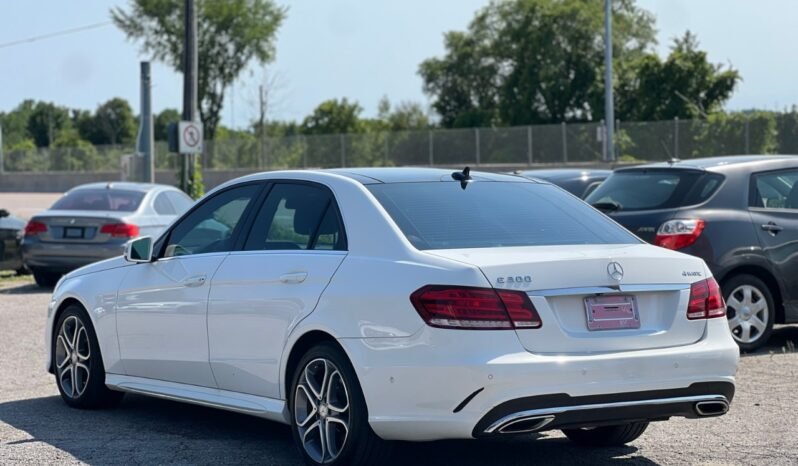 
								2014 Mercedes-Benz E-Class E 300 4MATIC Sedan full									